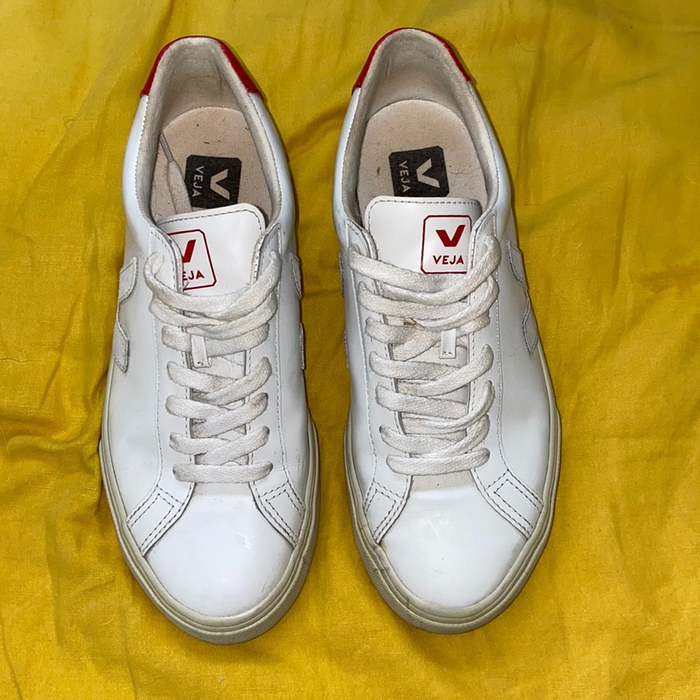 Vega Sneakers. Celebrity favorite, vegan. US women 7